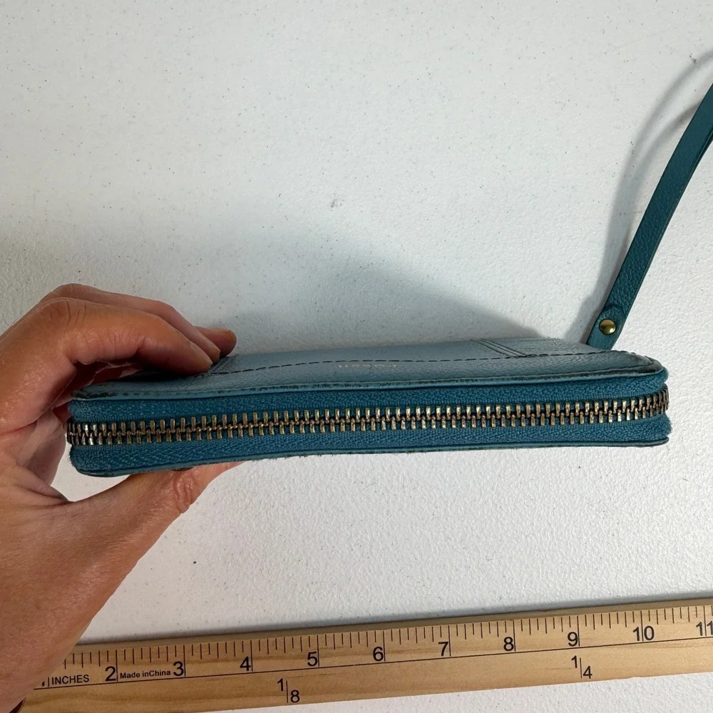 Fossil Logan Zip Around Clutch Wallet Wristlet Pebbled Leather‎ Teal Blue Travel